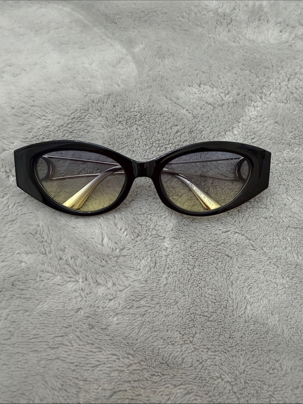 Women's Black Cat-Eye Sunglasses with Gradient Lenses